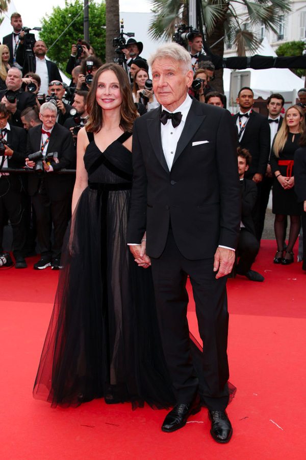 Calista Flockhart en Zuhair Murad et Harrison Ford au Festival de Cannes 2023 © Getty