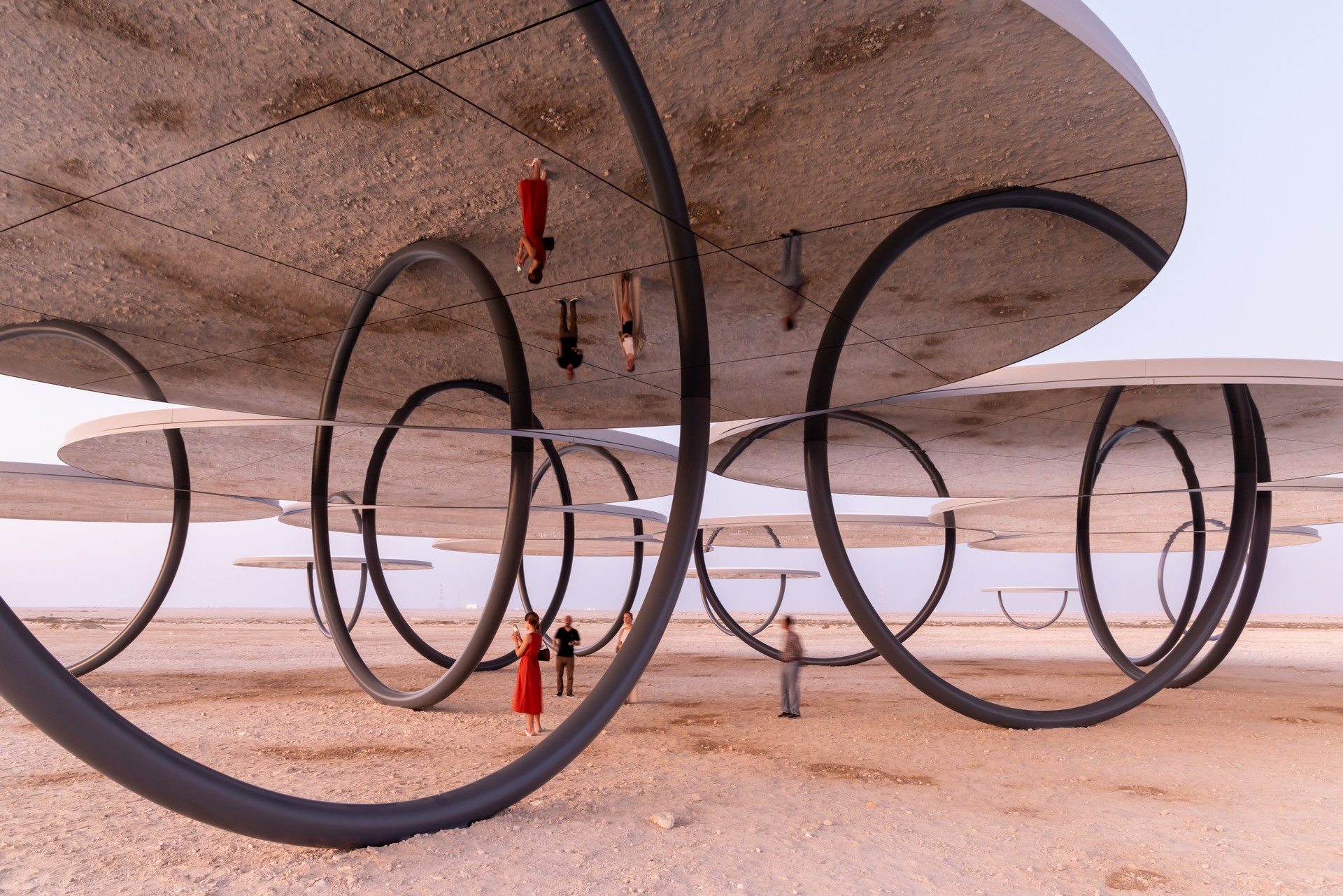En plein désert, l'artiste Olafur Eliasson crée de gigantesques mirages
