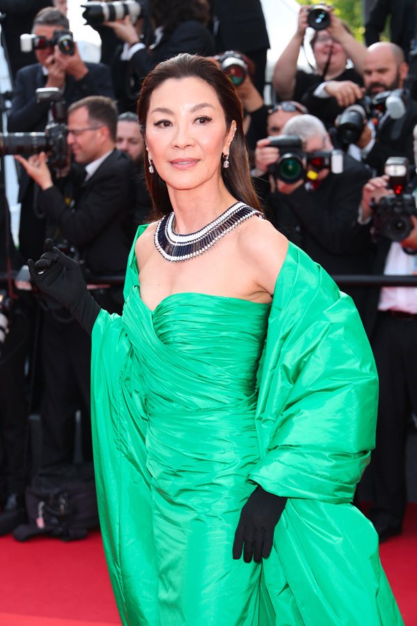 Michelle Yeoh en Balenciaga et Boucheron au Festival de Cannes 2023