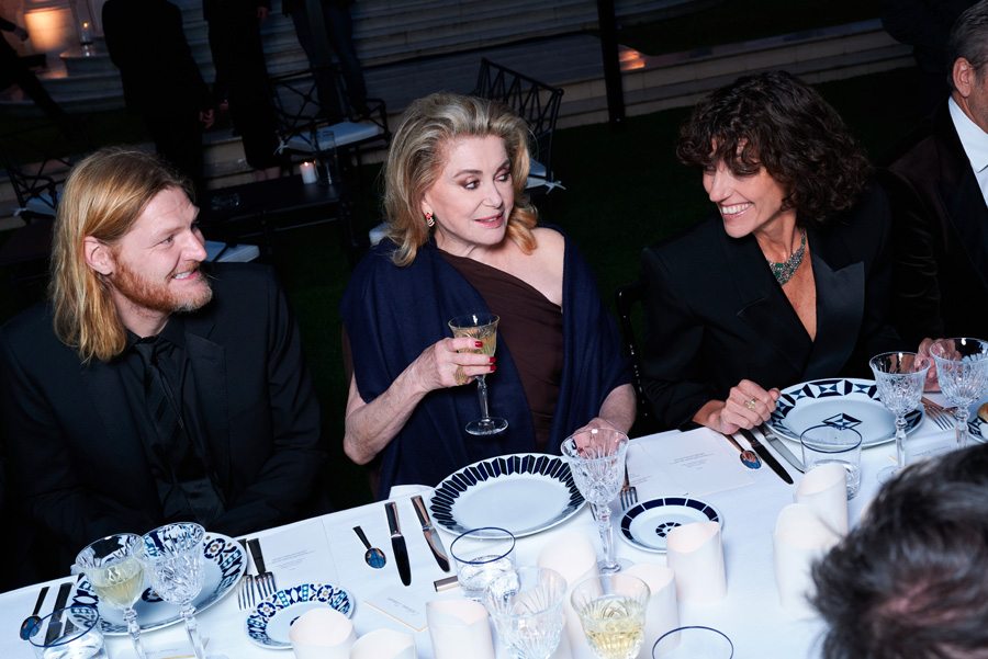 Arnaud Michaux, Catherine Deneuve et Francesca Bellettini au dîner Saint Laurent au Festival de Cannes 2023