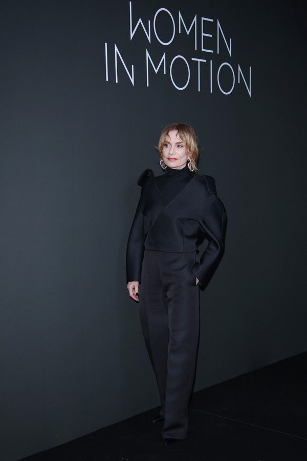 Isabelle Huppert en Balenciaga au dîner Kering Women in Motion à Cannes
