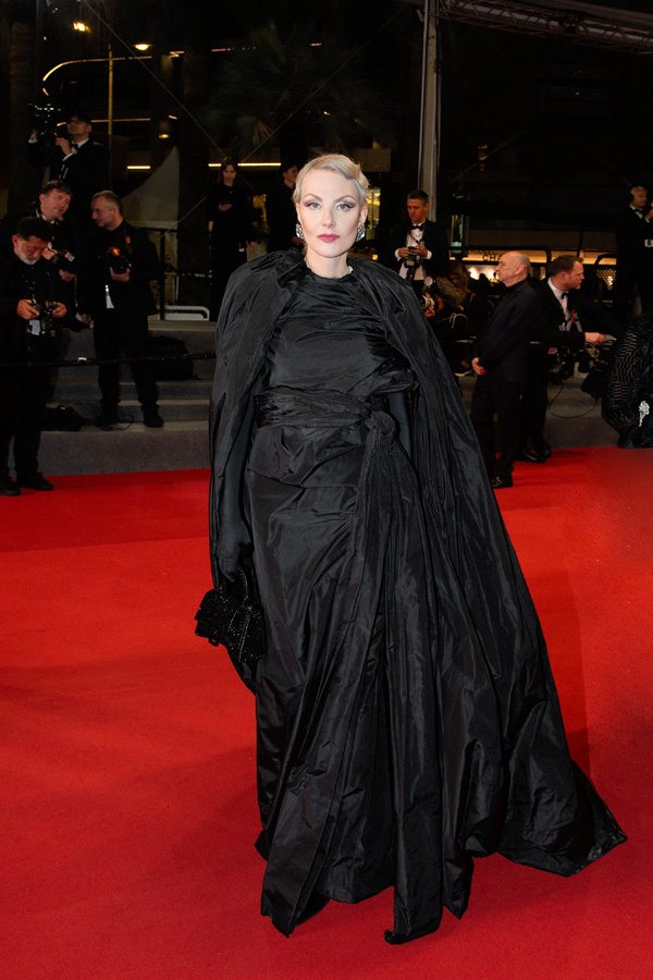 Renata Litvinova en Balenciaga au Festival de Cannes 2023