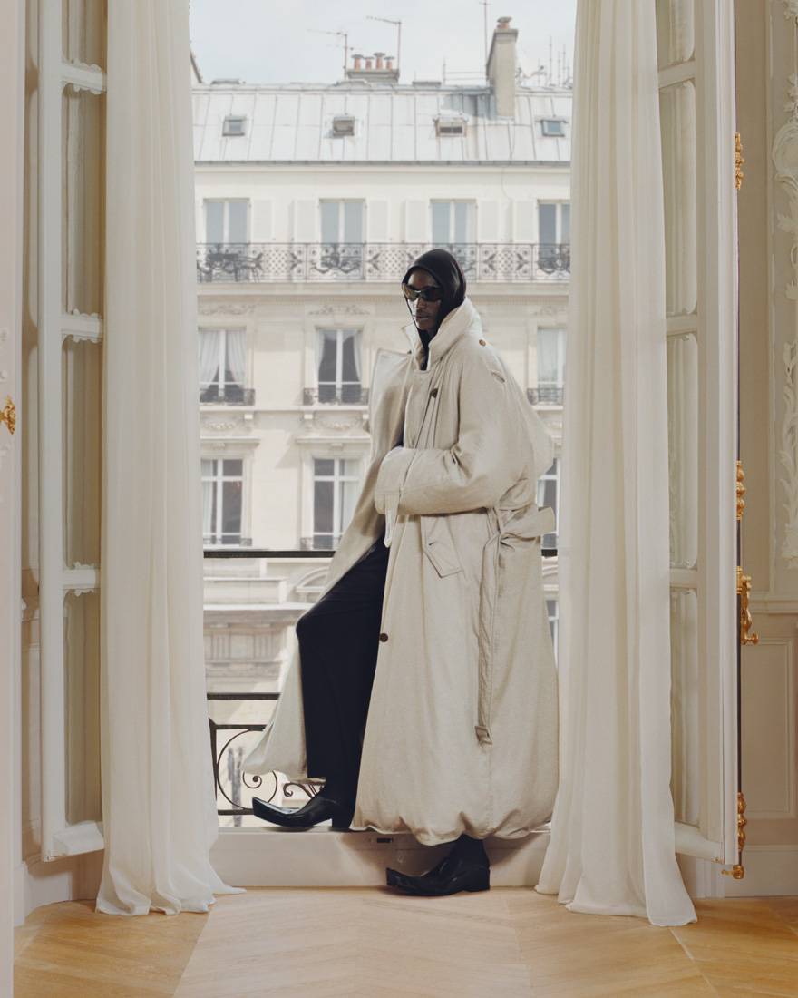 Le manteau oversized de la collection Balenciaga spring 2024