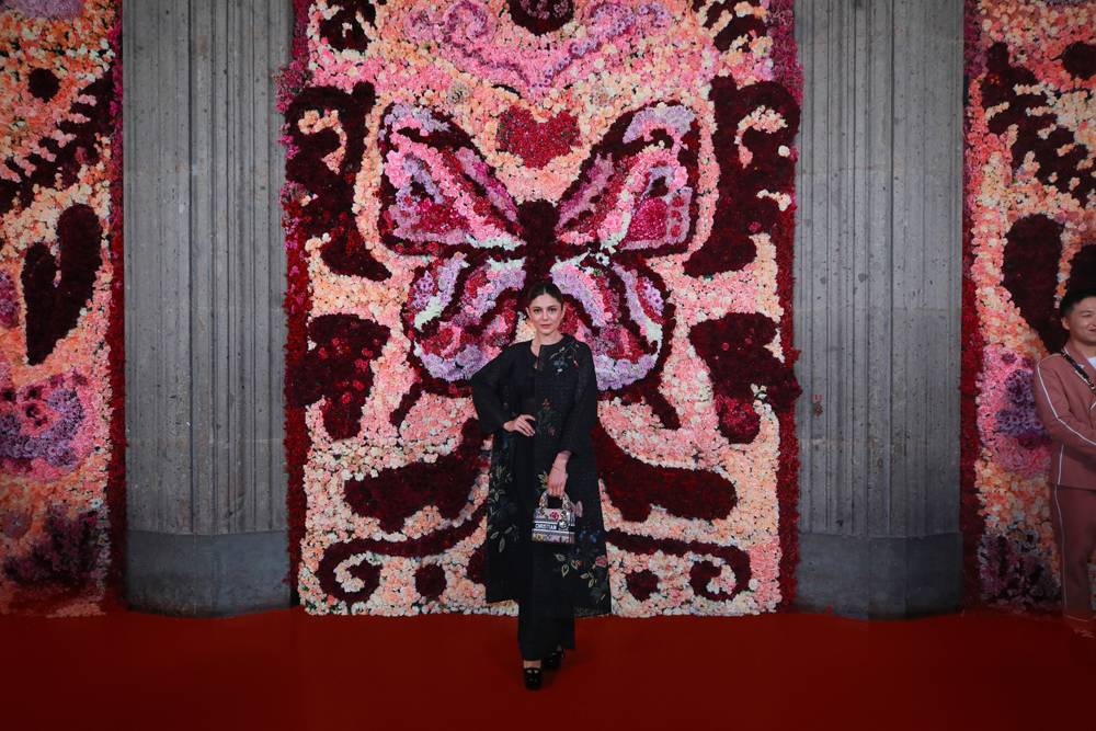 Monica Barbaro au défilé croisière Dior 2024