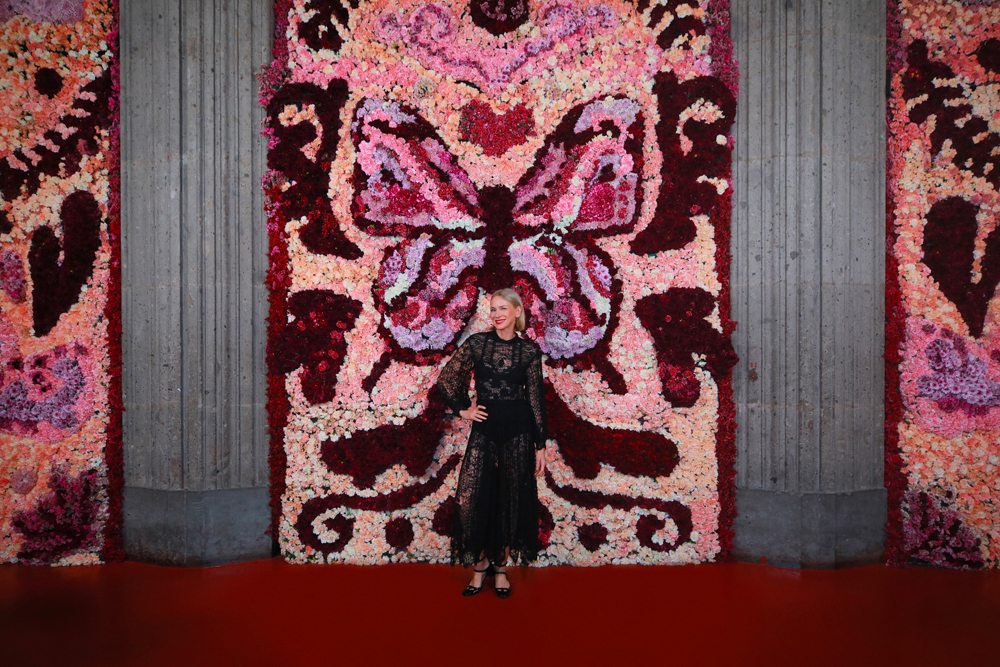 Naomi Watts au défilé croisière Dior 2024
