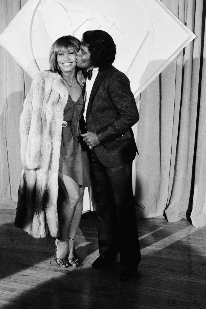 Tina Turner et James Brown au Grammy Awards en 1982 (Photo par Tony Korody/Sygma/Sygma via Getty Images)