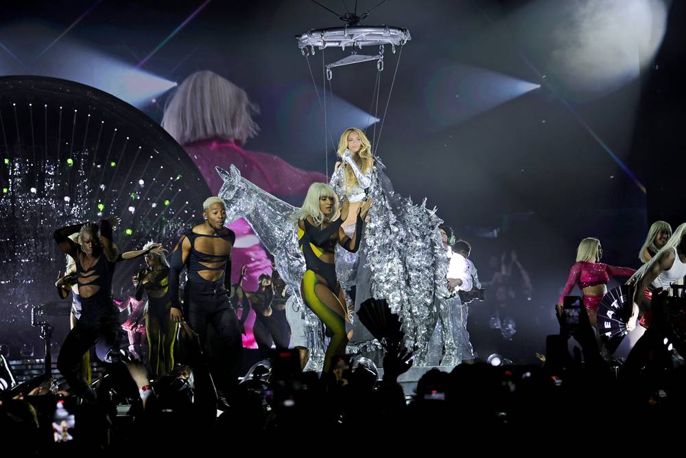 Beyoncé en Coperni, lors de la première date de son Renaissance World Tour à la Friends Arena en Suède, le 10 mai 2023. Photo par Kevin Mazur © Getty Images for Parkwood. 