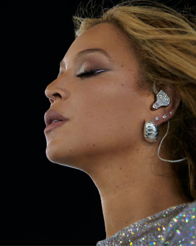 Beyoncé arborant des bijoux Tiffany & Co., lors de la première date de son Renaissance World Tour à la Friends Arena en Suède, le 10 mai 2023 © Tiffany & Co.