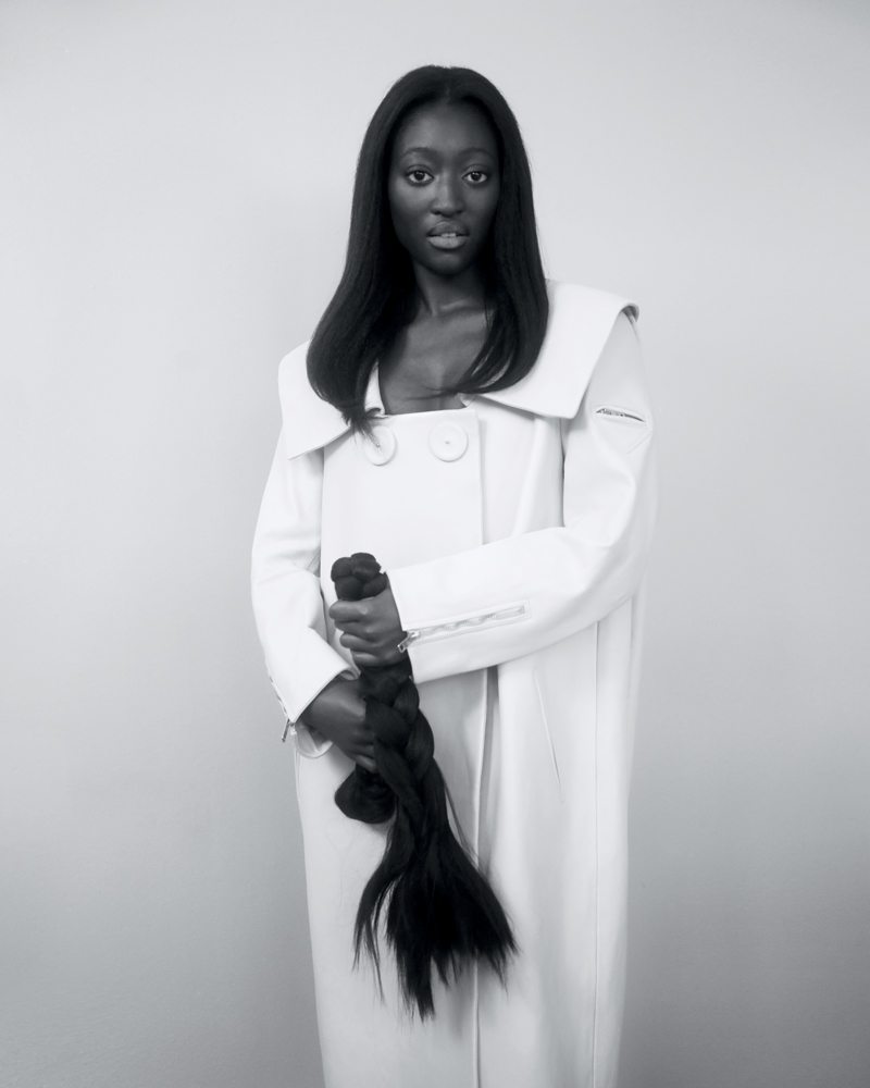 Portrait de Binta Diaw, habillée en Prada. Maquillage et coiffure : Chiara Giangrossi. Assistante styliste : Lisa Habets © Szilveszter Makó