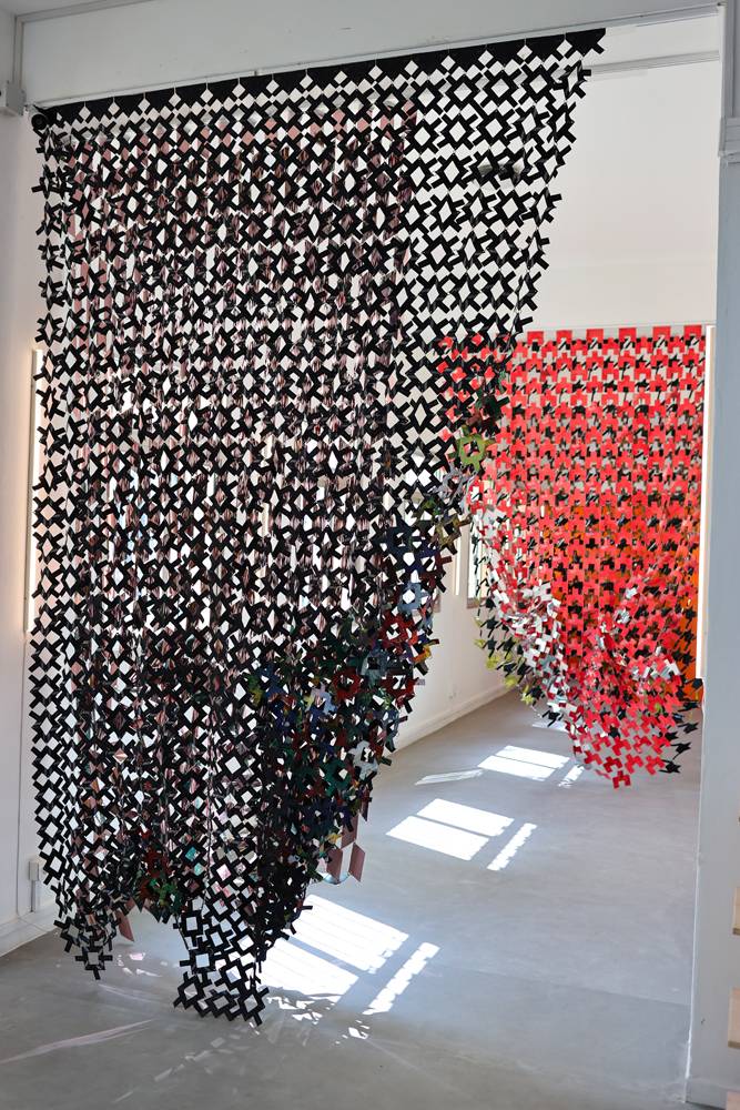 L'œuvre de Aska Yamashita x Kër Thiossane à la galerie du 19M à Dakar © Badara Preira