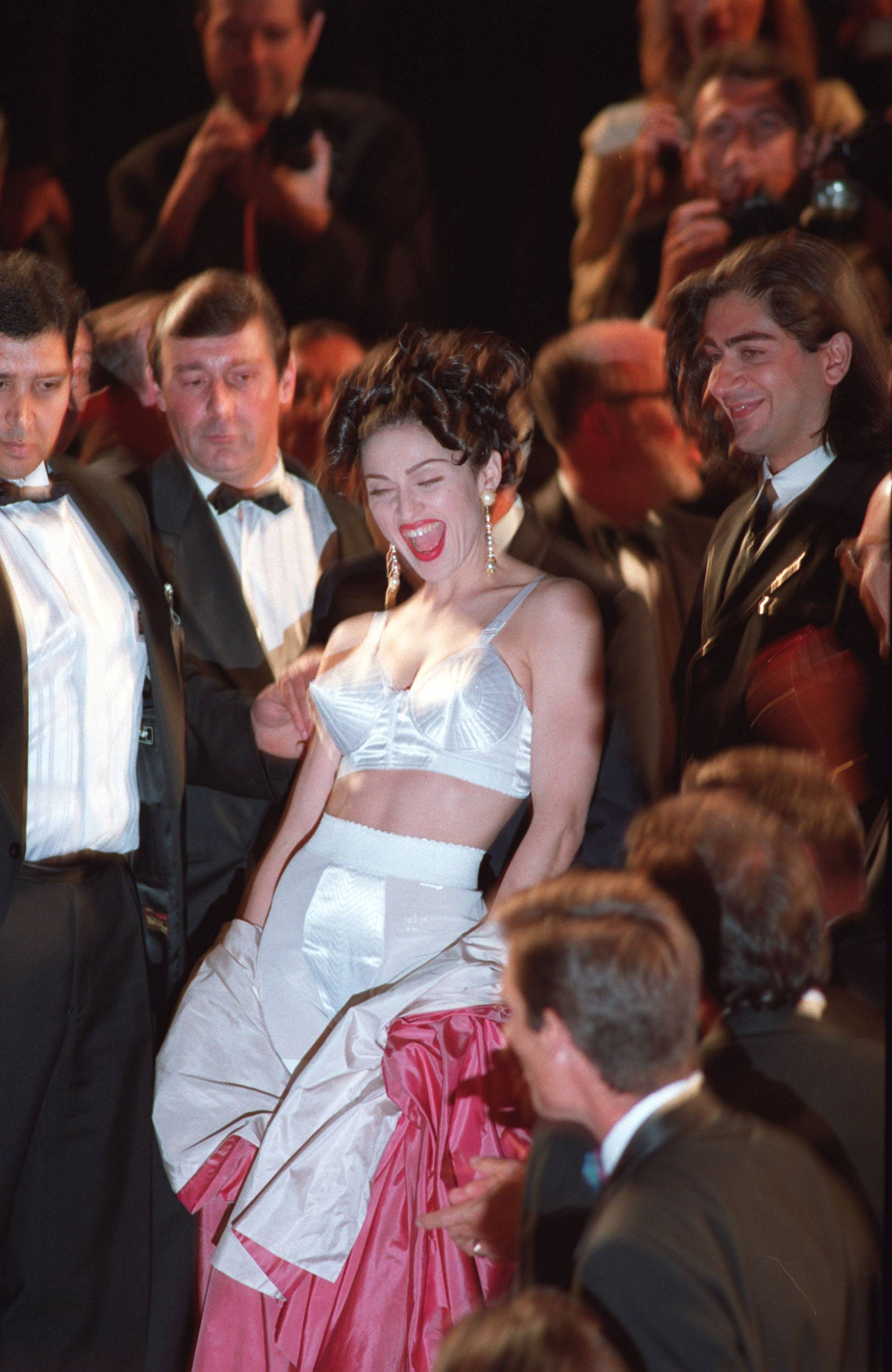 Madonna à la projection d'In Bed with Madonna au Festival de Cannes 1991, à Cannes. Photo par Dave Hogan/Getty Images.