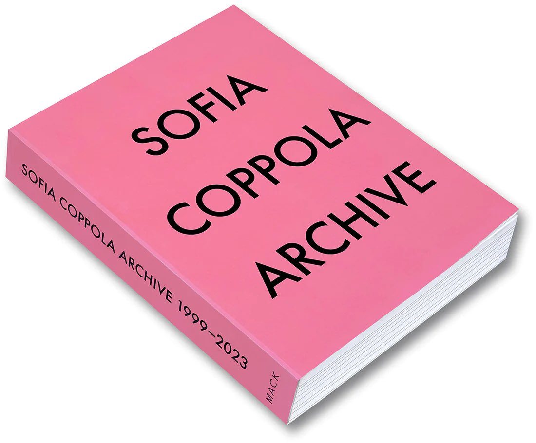À quoi ressemble le beau-livre de Sofia Coppola ?