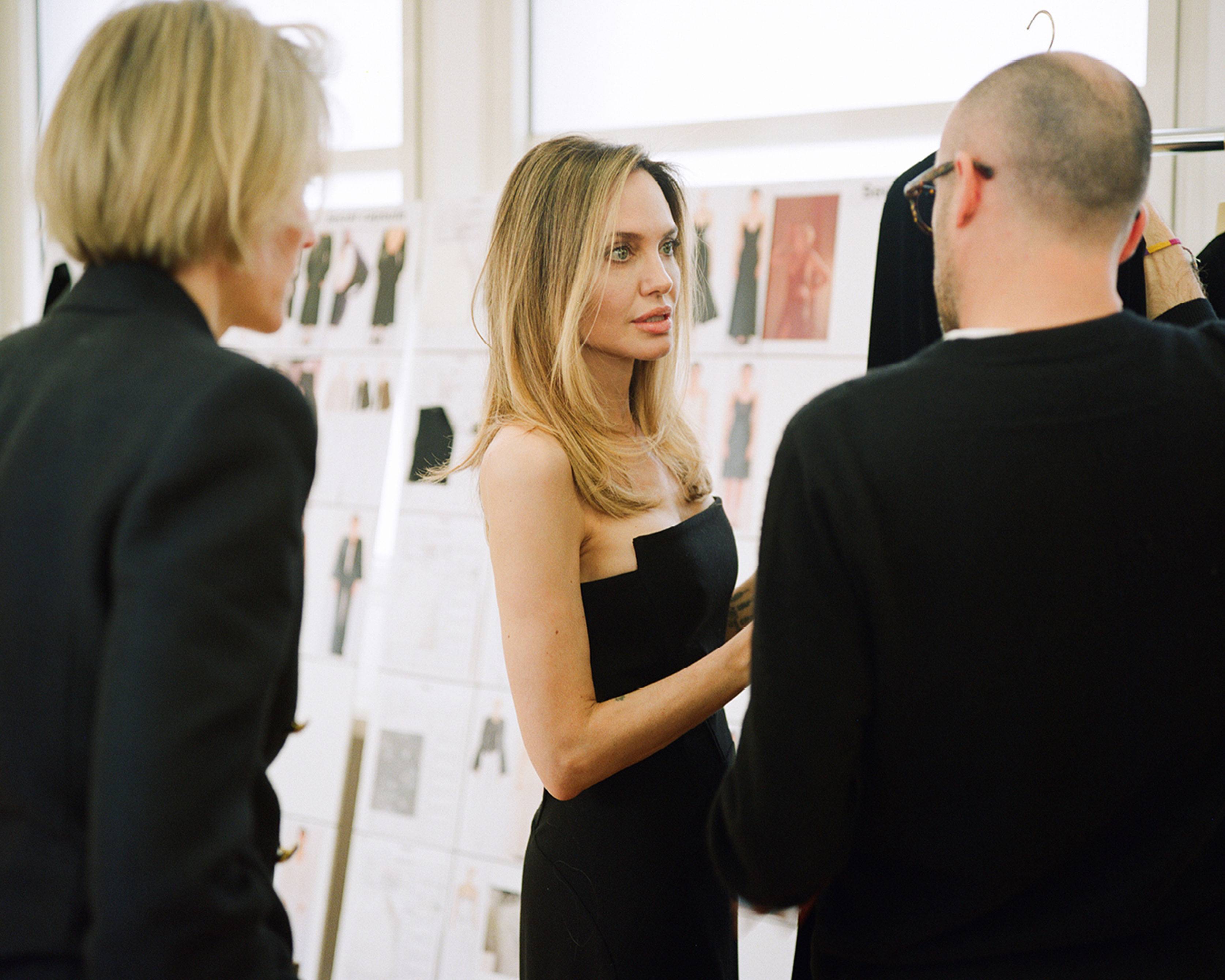 Angelina Jolie dans les ateliers Chloé © Courtesy of Chloé