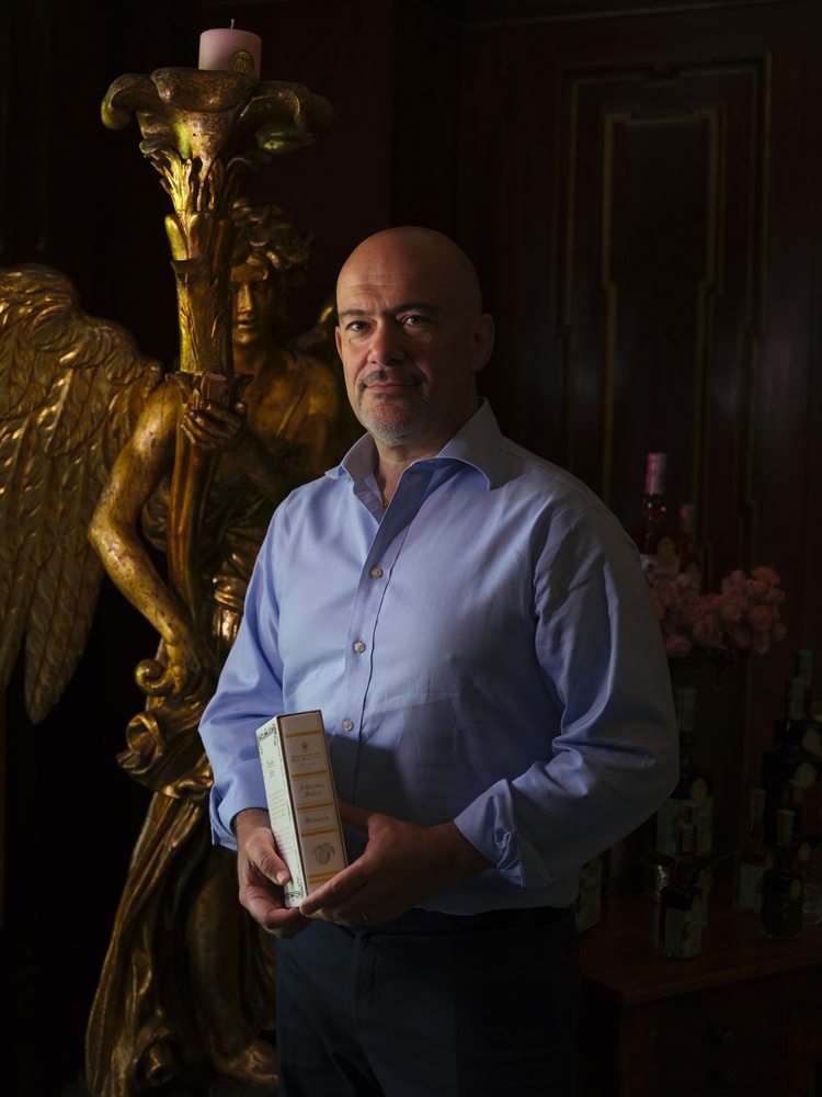 Portrait de Gian Luca Perris, maître parfumeur et PDG de Santa Maria Novella © Santa Maria Novella. Photo : Léo d'Oriano.