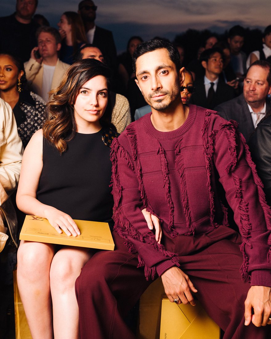 Fatima Farheem Mirza et Riz Ahmed au premier défilé de Pharrell Williams pour Louis Vuitton 