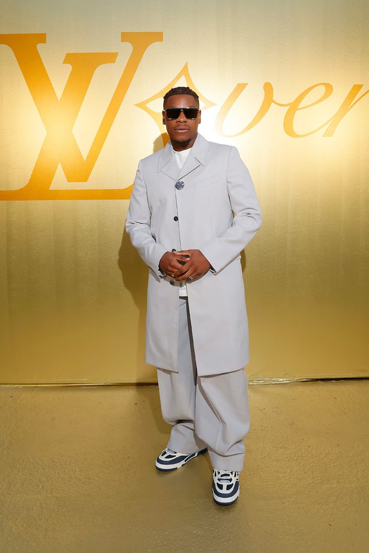 John Boyega au premier défilé de Pharrell Williams pour Louis Vuitton 