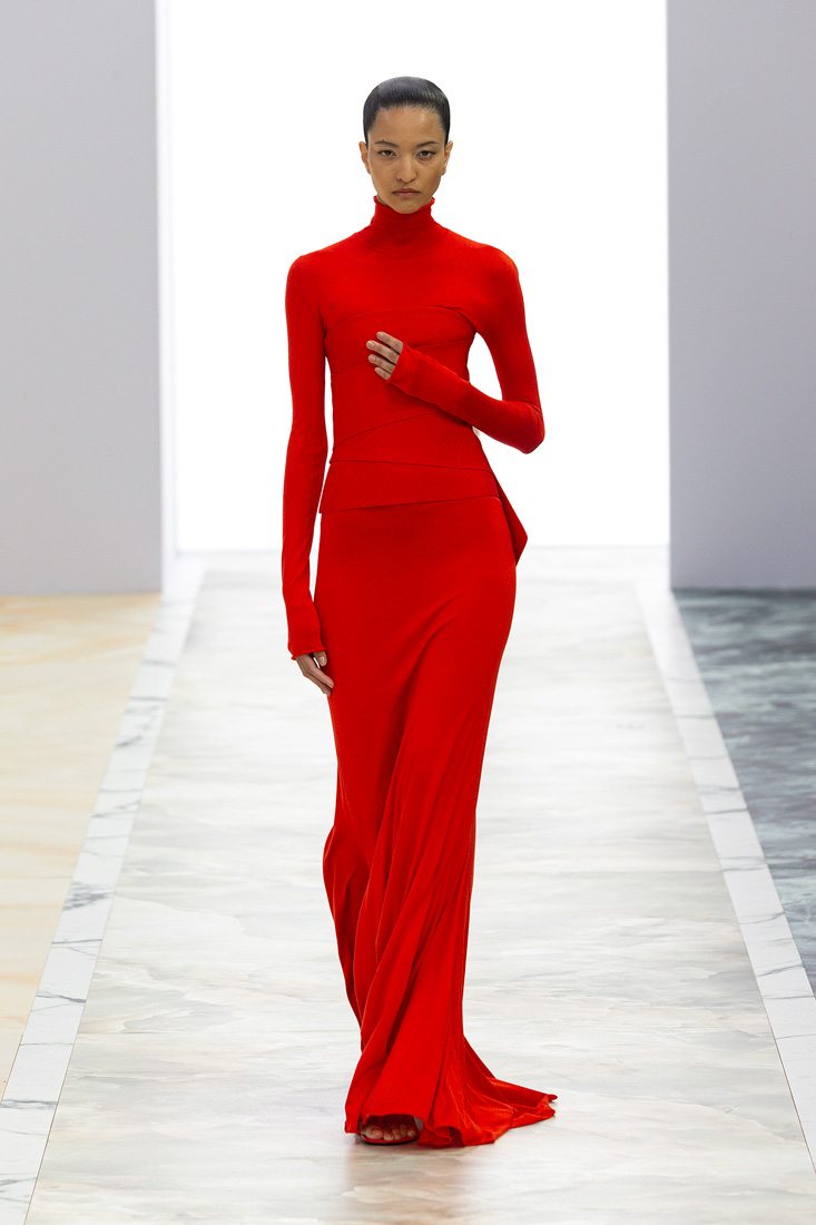 Robe rouge Fendi haute couture automne-hiver 2023-2024