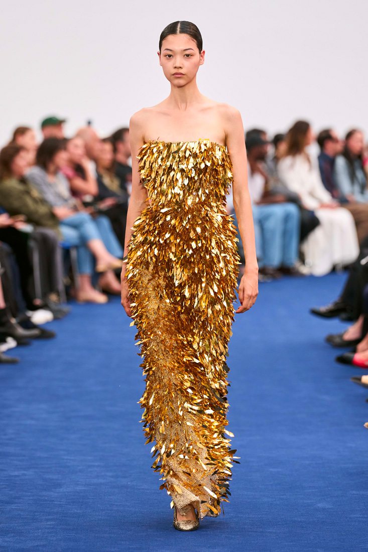 Robe ornée de plumes de métal doré Alexandre Vauthier haute couture automne-hiver 2023-2024