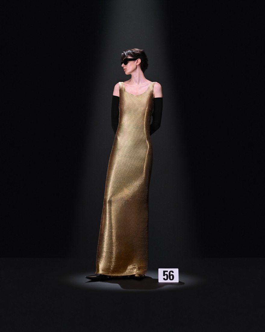 Robe en maille métallique dorée Balenciaga haute couture