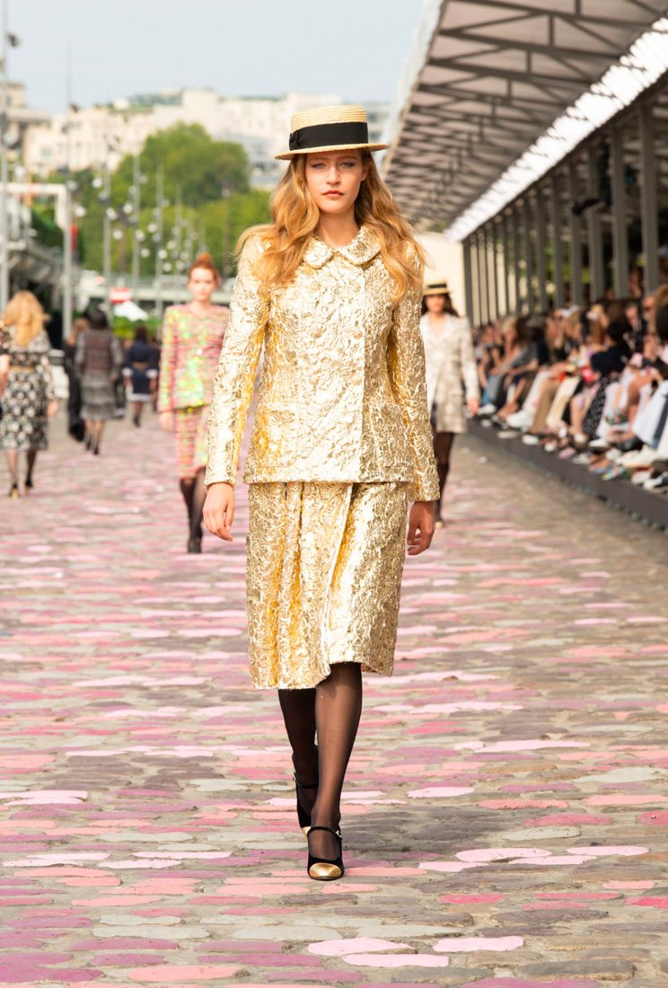 Tailleur doré Chanel haute couture automne-hiver 2023-2024