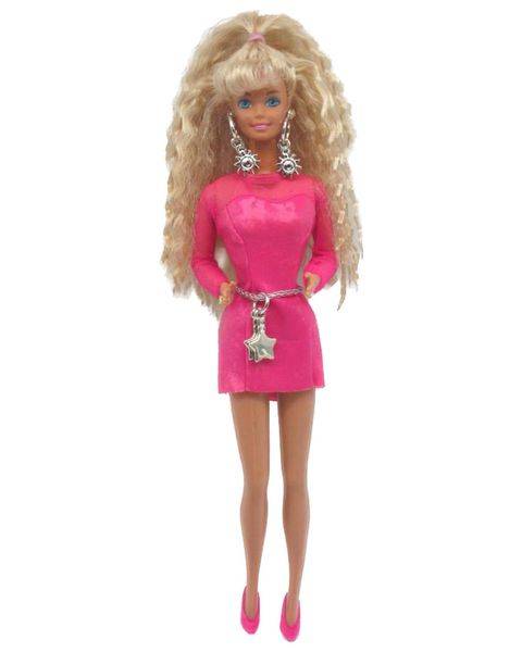 La Barbie Earring Magic (1992) qui a inspiré un des looks de Margot Robbie pendant la tournée promo du film
