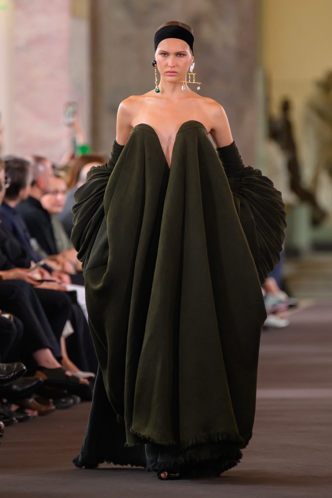 Le défilé Schiaparelli haute couture automne-hiver 2023-2024
