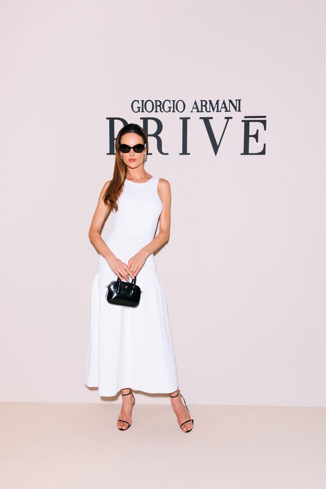 Alessandra Ambrosio au défilé Armani Privé haute couture automne-hiver 2023-2024
