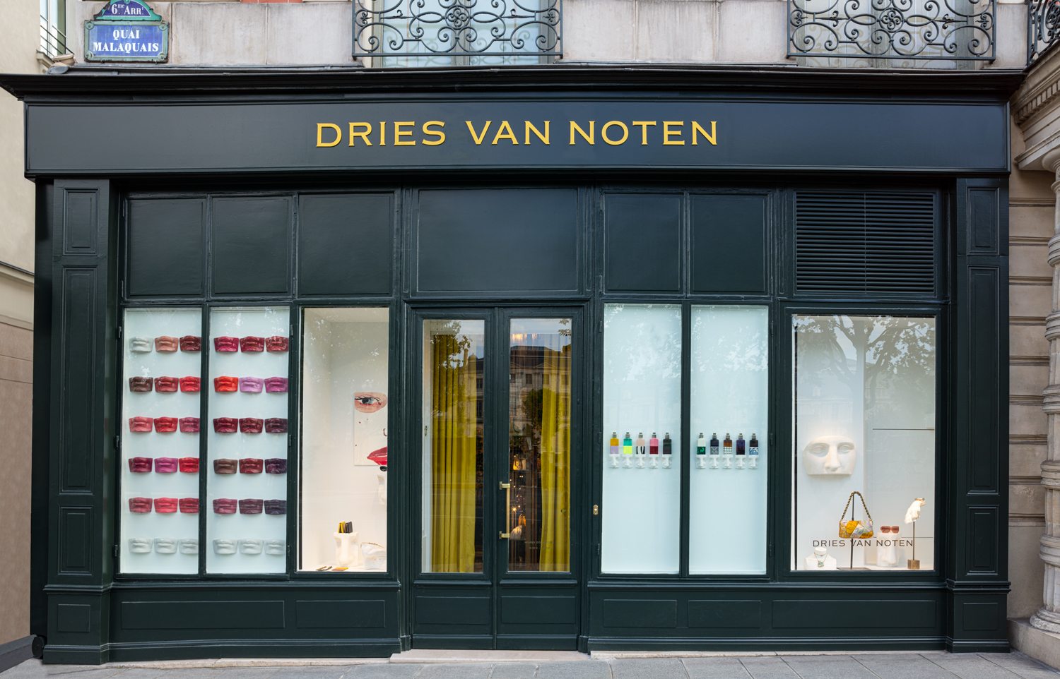 Dries Van Noten inaugure une troisième boutique à Paris dédiée à la beauté 