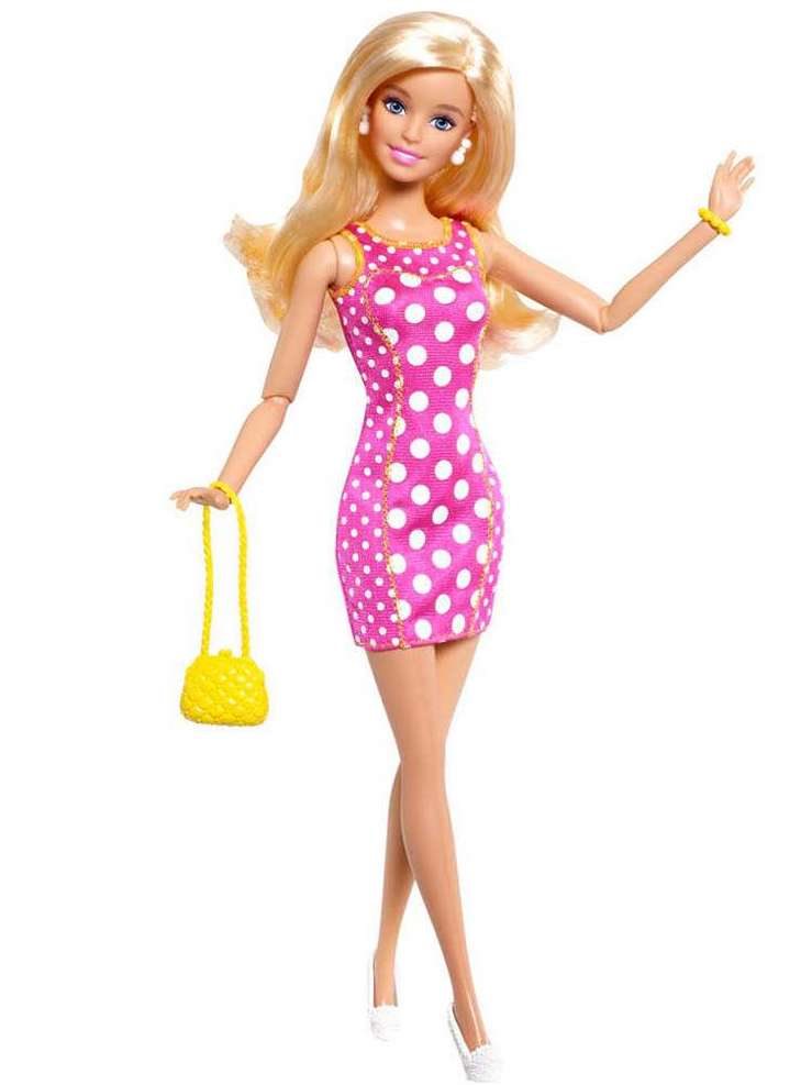 La Barbie Pink and Fabulous (2015) qui a inspiré l'un des looks de Margot Robbie pendant la promo du film.