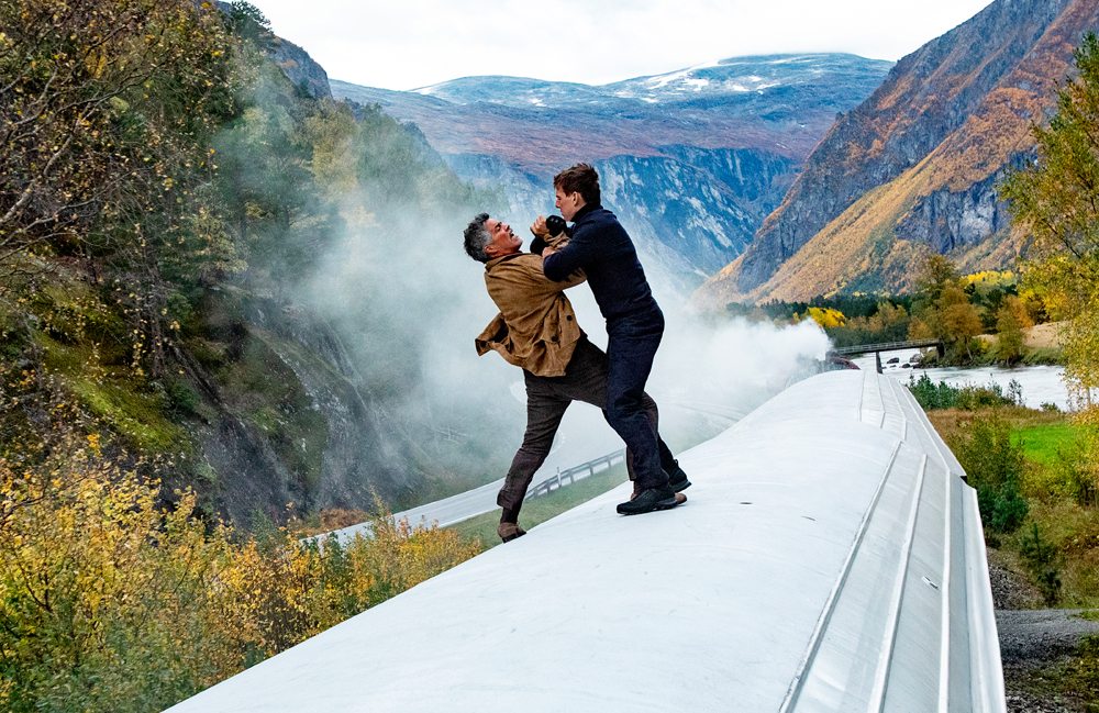 Tom Cruise et Esai Morales dans Mission: Impossible Dead Reckoning Partie 1 © 2023 Paramount Pictures. 