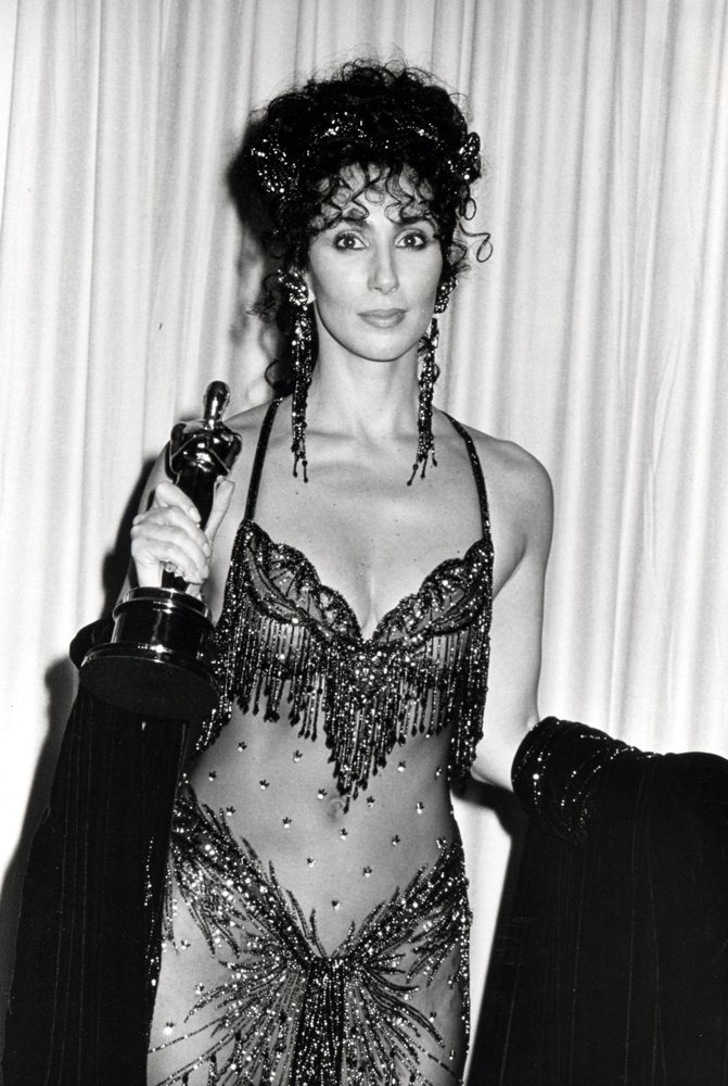Cher aux Oscars le 11 avril 1988. Photo par Ron Galella/Ron Galella Collection via Getty Images.
