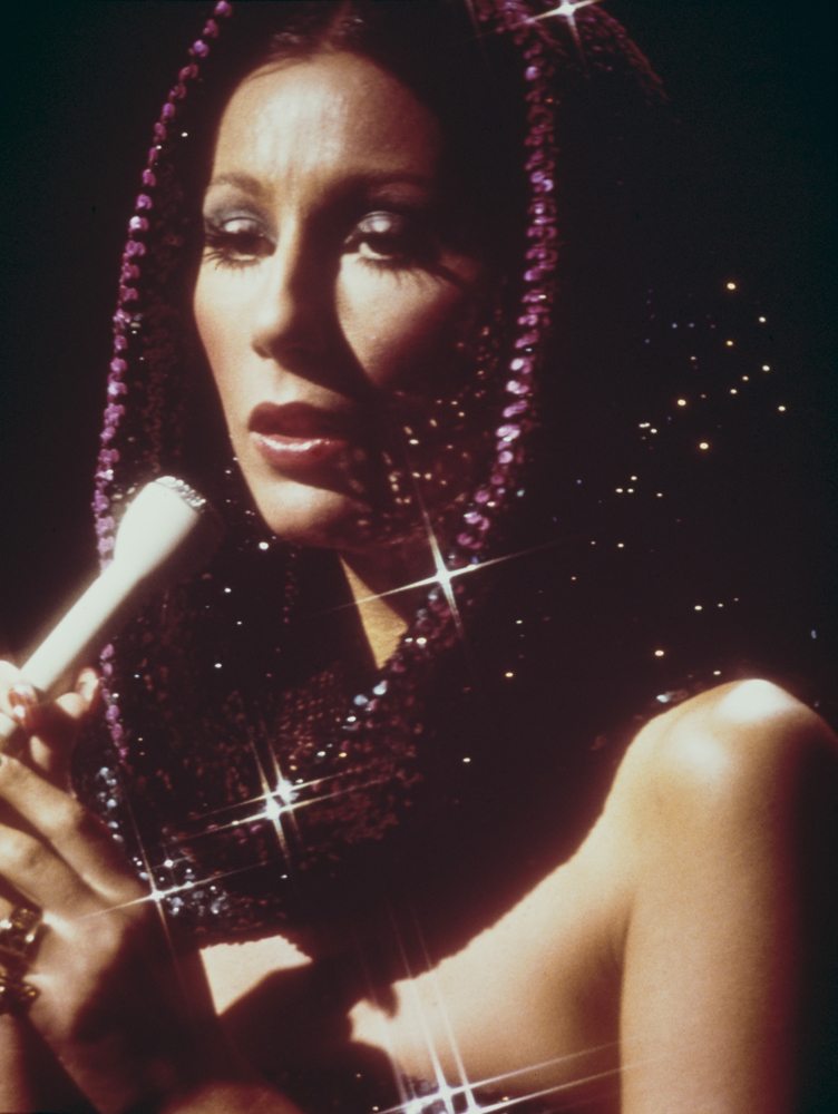 Cher en 1975. Photo par UPI/Bettmann/Getty Images.
