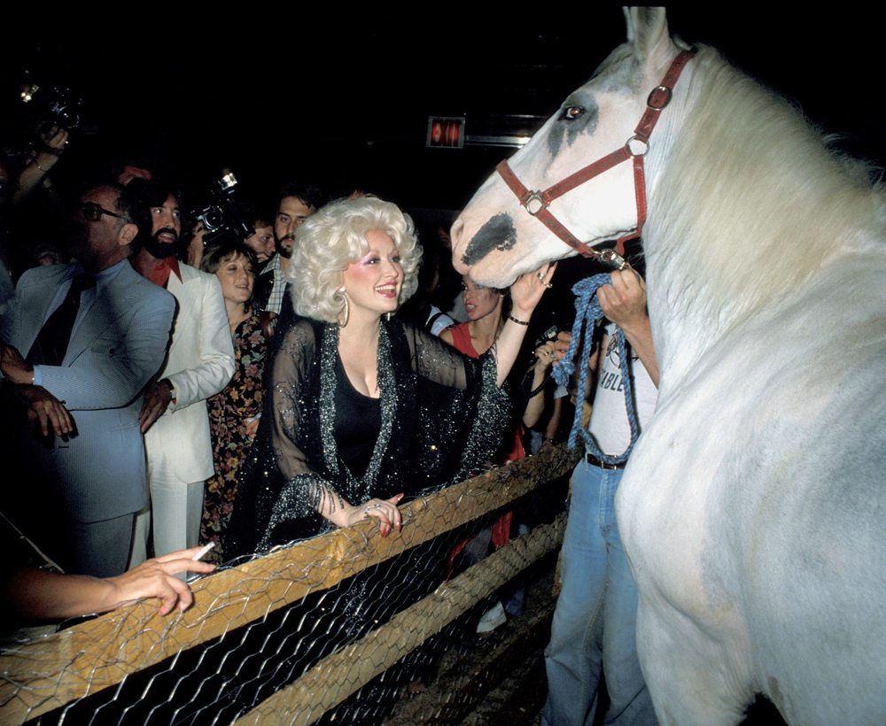 Dolly Parton au Studio 54 à New York le 22 mai 1978. Photo by Ron Galella/Ron Galella Collection via Getty Images.