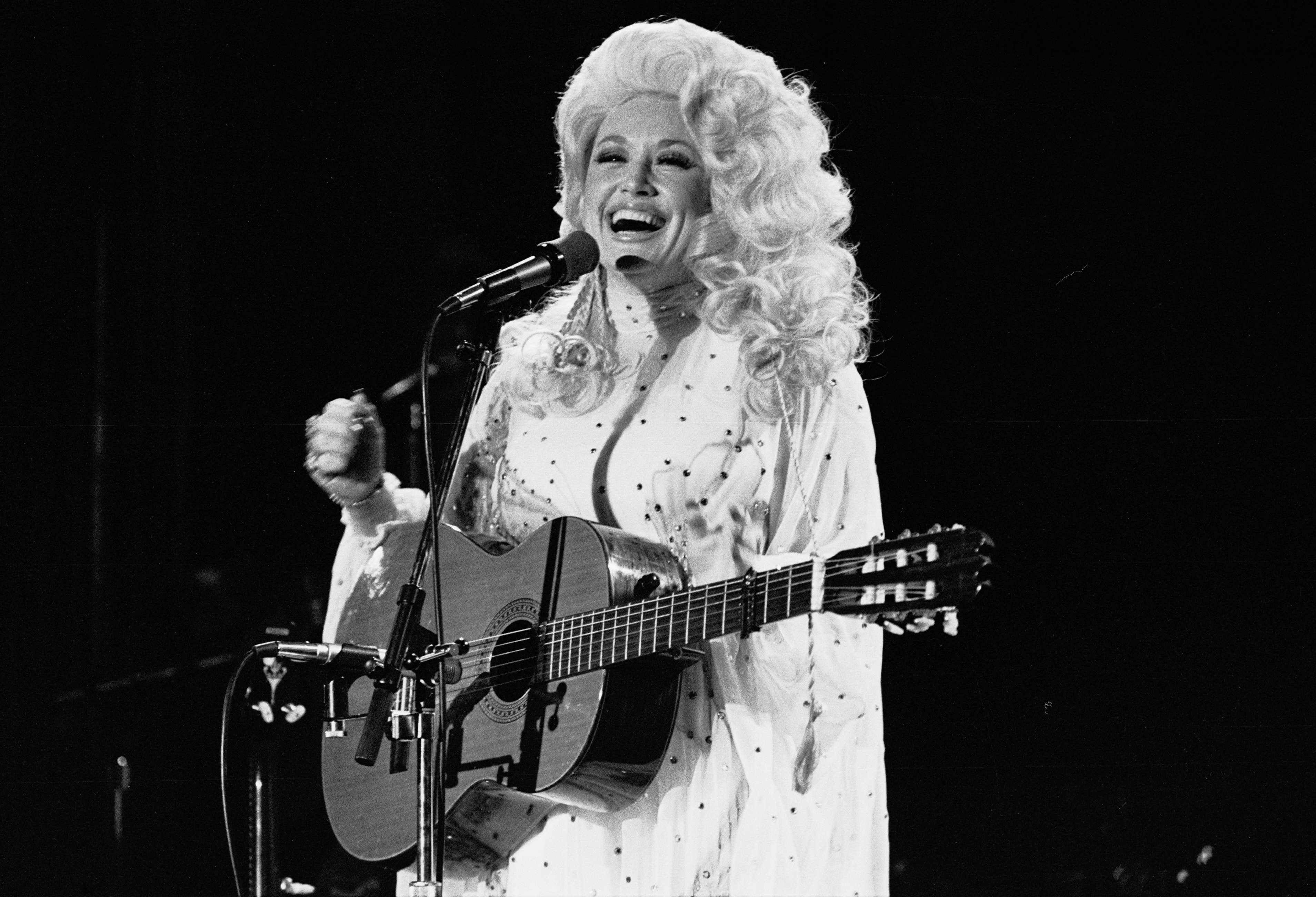 Dolly Parton en 1979. Photo par Richard E. Aaron/Redferns via Getty Images.