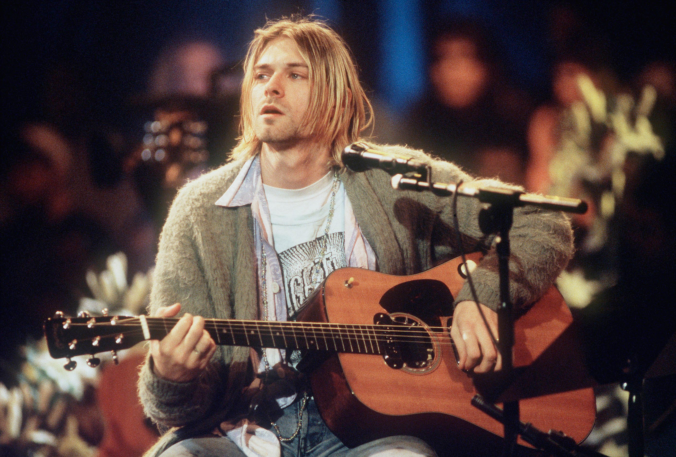 Kurt Cobain lors du live MTV Unplugged aux Sony Studios à New York, en 1993. Photo par Frank Micelotta via Getty Images.