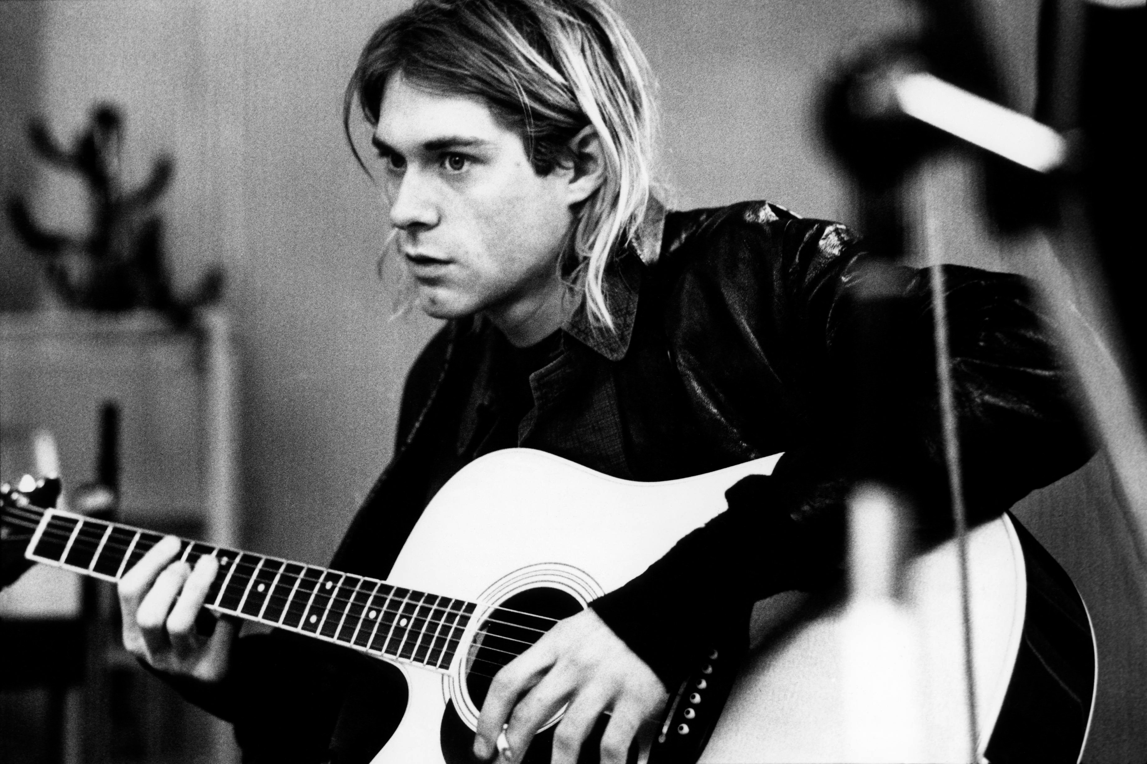Kurt Cobain aux Hilversum Studios en novembre 1991. Photo par Michel Linssen/Redferns via Getty Images.