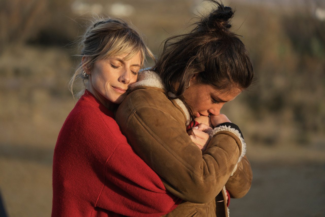 Adèle Exarchopoulos et Mélanie Laurent dans Voleuses © Gaël Turpo, Netflix.