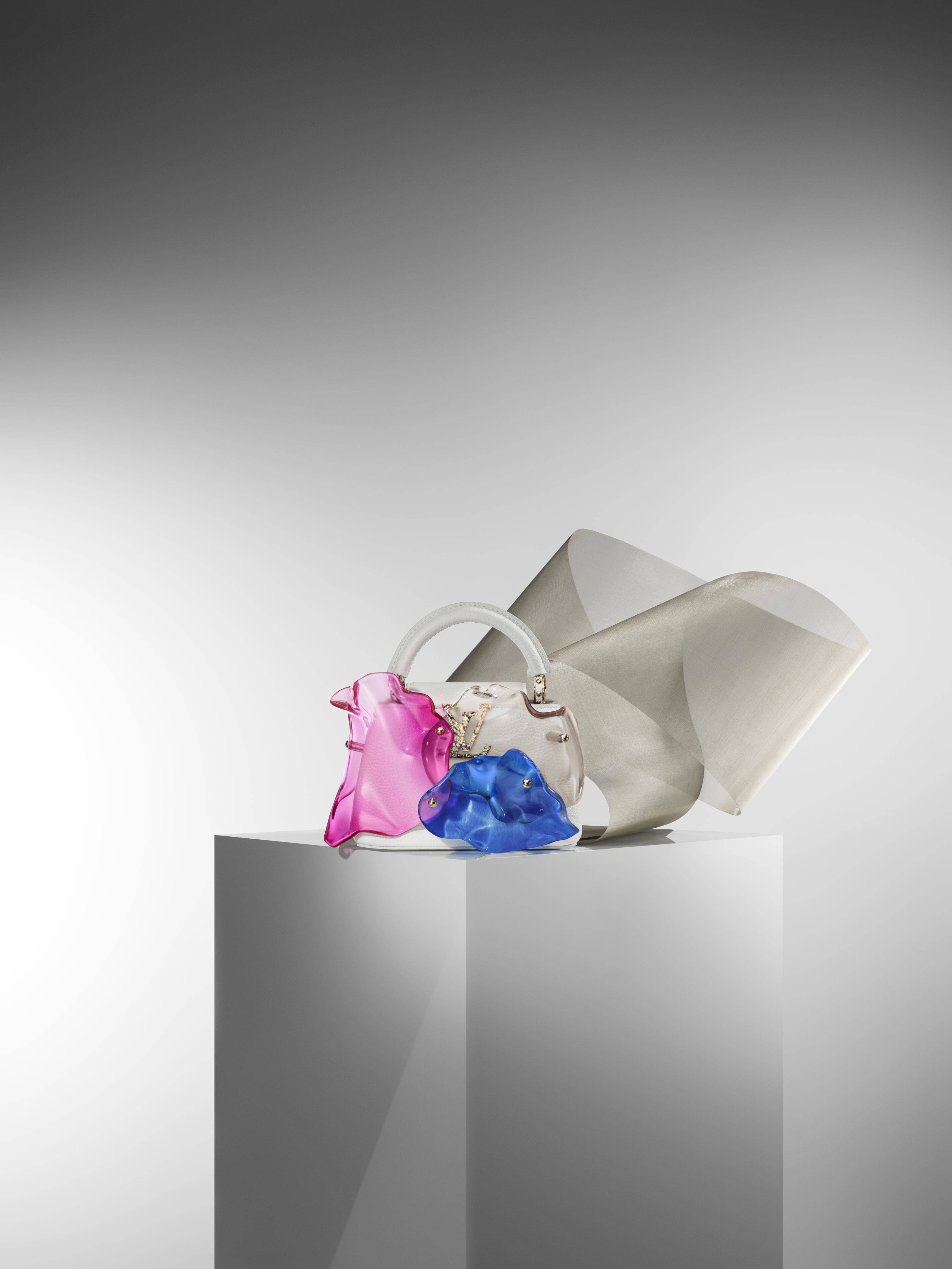 Le sac Capucines Mini Blossom de Frank Gehry et Louis Vuitton. Photo : Philippe Lacombe.