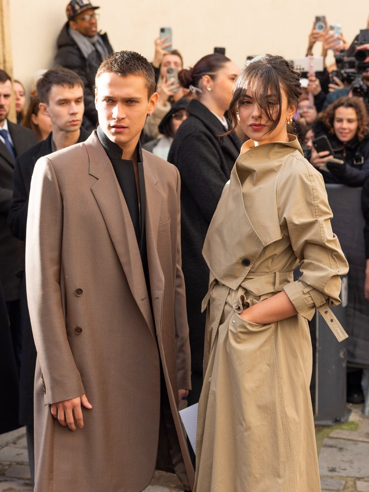 Deva Cassel et Saul Nanni au défilé Dior haute couture printemps-été 2024, le 22 janvier 2024 à Paris. Photo par Arnold Jerocki/Getty Images.