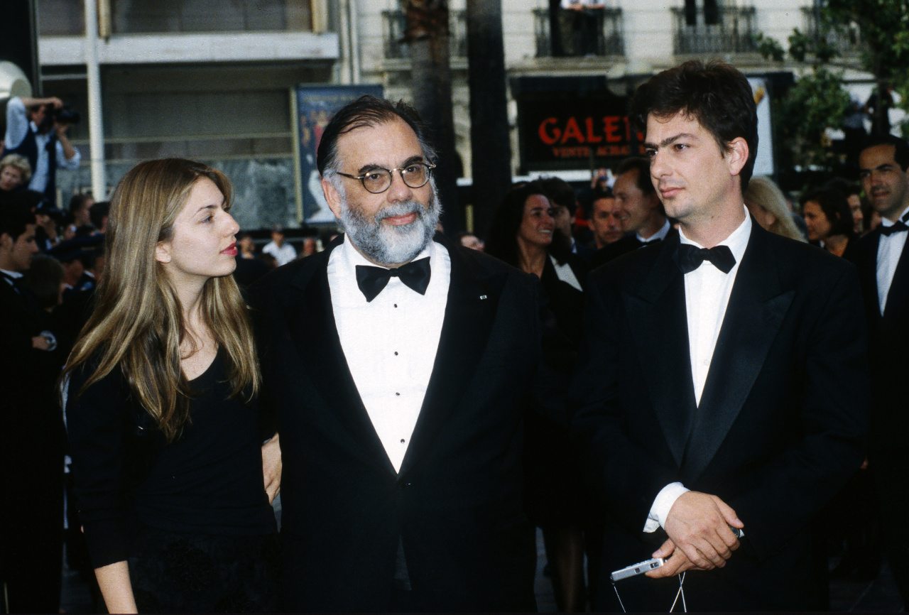 Sofia Coppola, Francis Ford Coppola et Roman Coppola au Festival de Cannes en mai 2001. Photo par FocKan/WireImage via Getty Images.