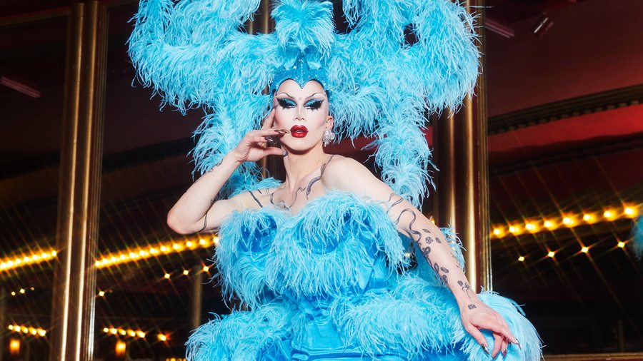 Qui est Sasha Velour, la magicienne du drag qui joue avec les genres ?