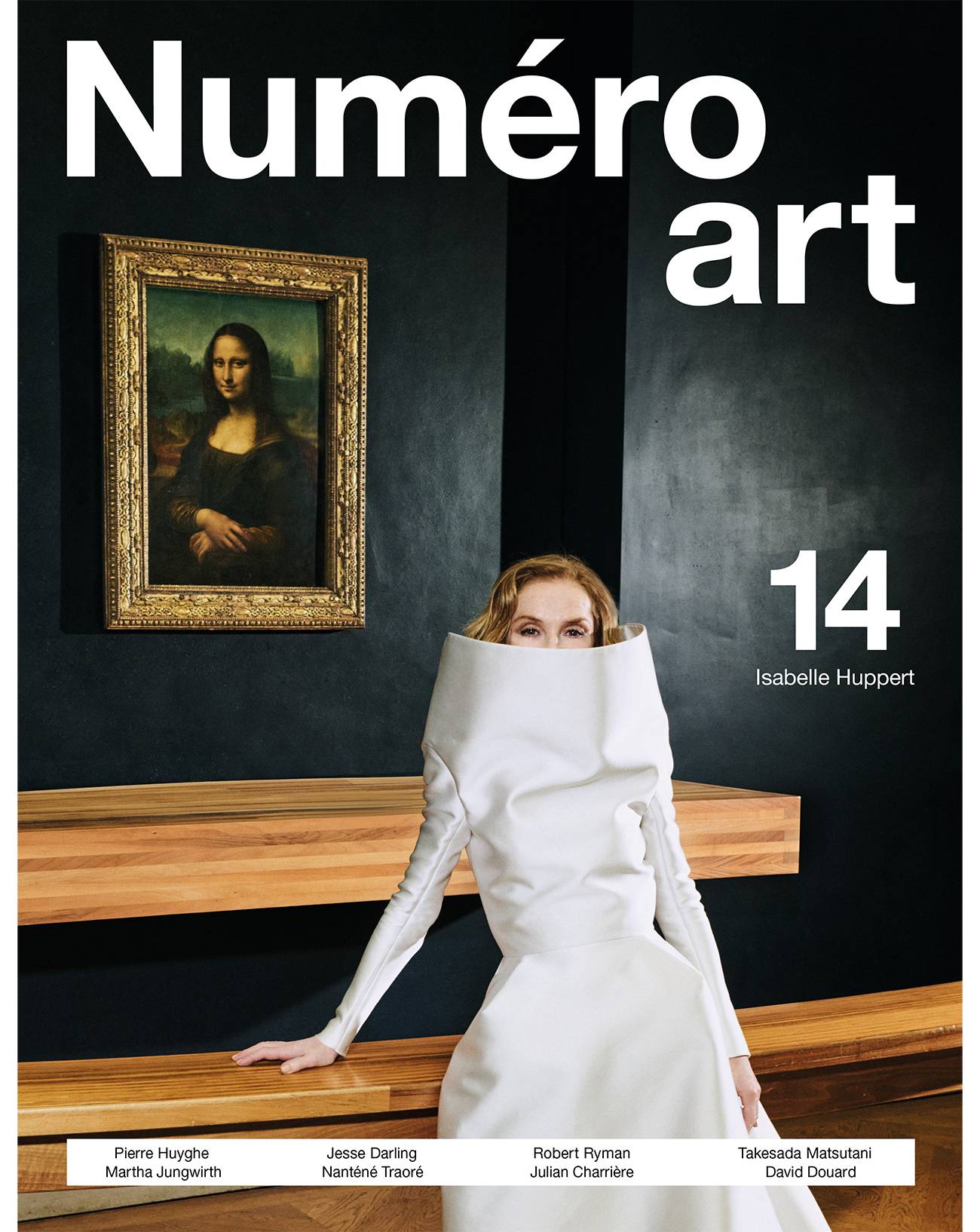 Isabelle Huppert en couverture de Numéro art face à la Joconde et aux chefs-d'œuvre du Louvre