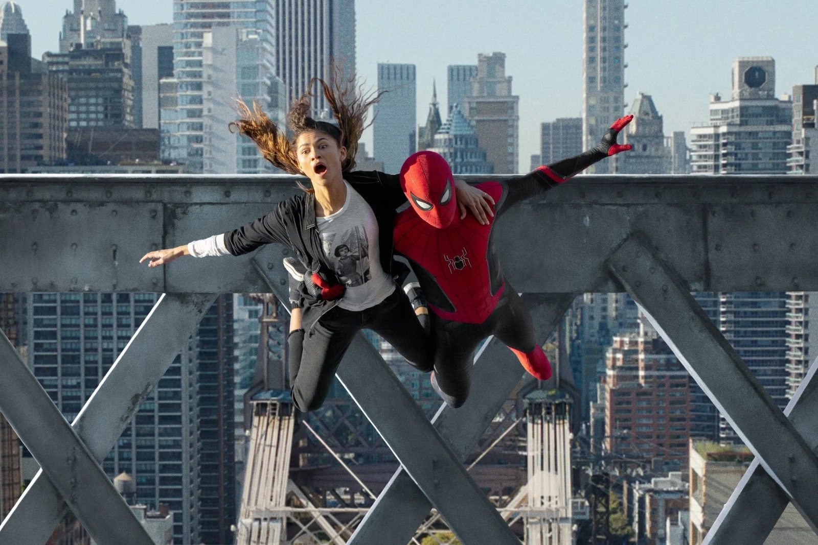 Zendaya et Tom Holland dans Spider-Man: No Way Home (2021) © CTMG. All Rights Reserved. MARVEL and all related character names: © & ™ 2021 MARVEL.