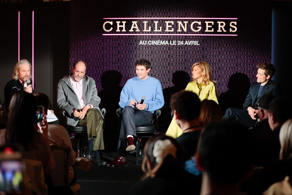 Luca Guadagnino et le casting de Challengers lors de la tournée promo du film en avril 2024 © Warner Bros.