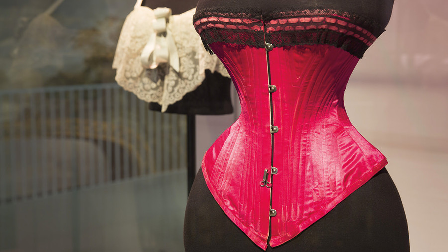 “Undressed: A Brief History of Underwear” le V&A Museum enlève le haut... et le bas