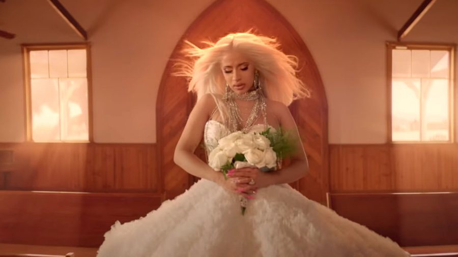 Cardi B en mariée vengeresse façon “Kill Bill” dans son nouveau clip