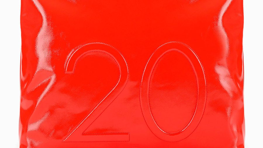 Le label italien Elisabetta Franchi célèbre ses 20 ans avec une collection rouge