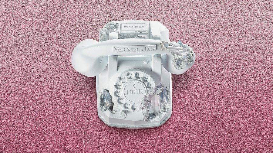 Dior édite un téléphone signé par l'artiste Daniel Arsham 