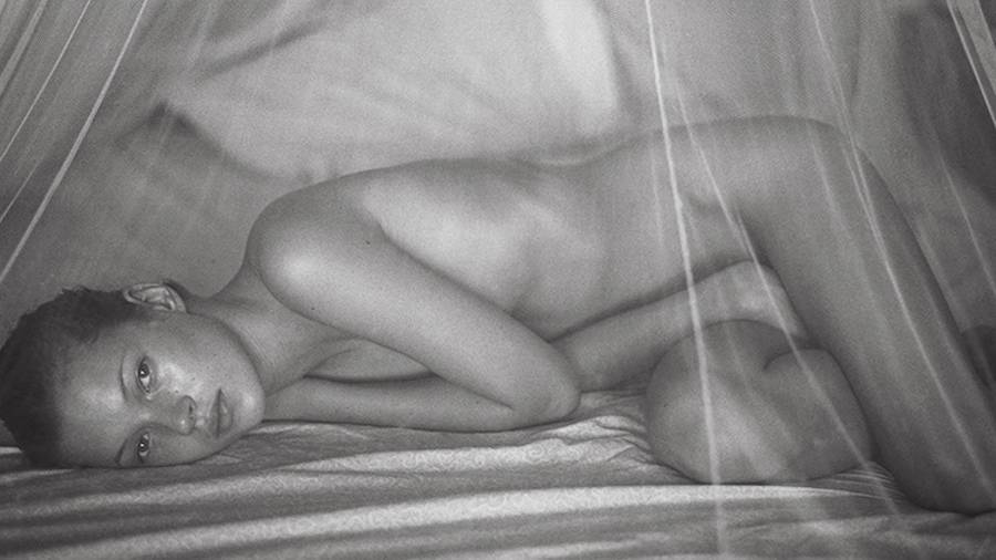 Des photos intimes de Kate Moss par Mario Sorrenti réunies dans un livre