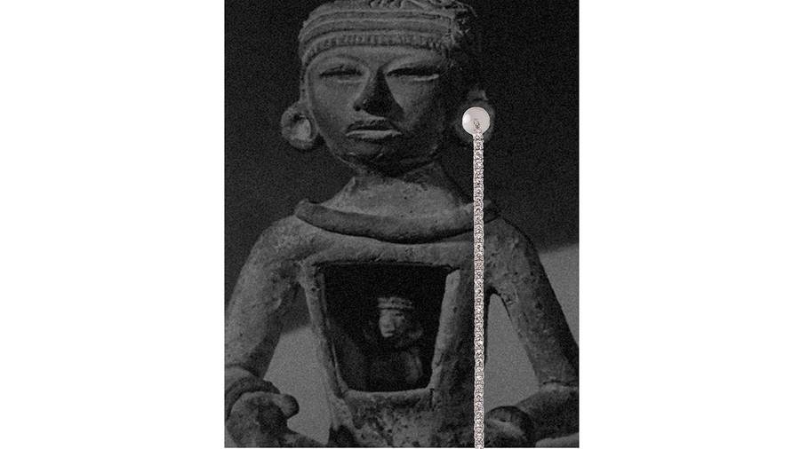 Statues mayas et écarteurs d'oreilles inspirent la nouvelle collection de joaillerie de Kim Mee Hye